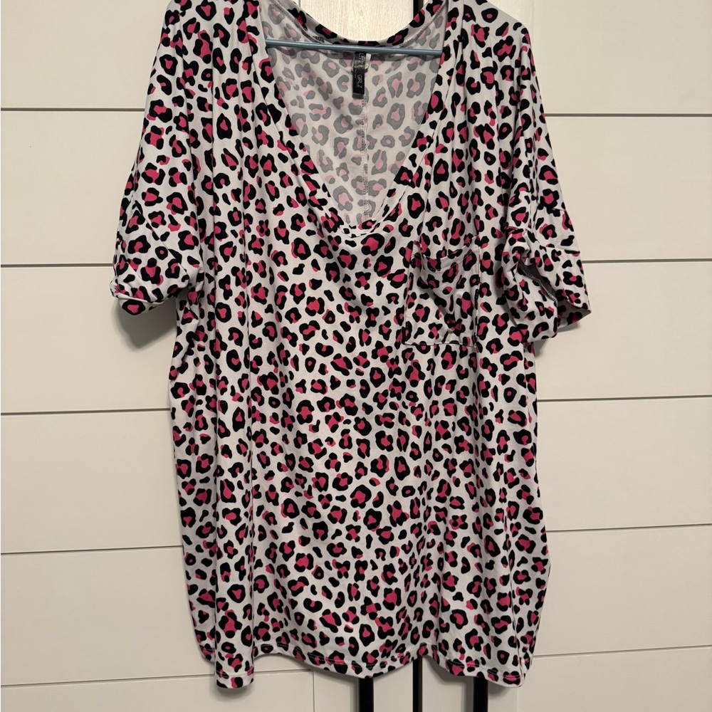 Pink and Black V-neck Short Sleeve Relaxed Blouse